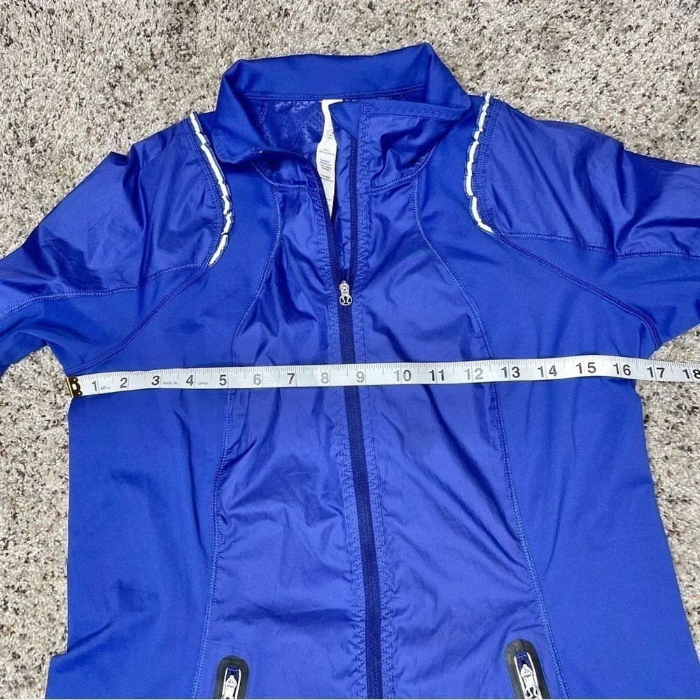 Lululemon Run Nothin' But Run Activewear Jacket in Pigment Blue 6 W4972S